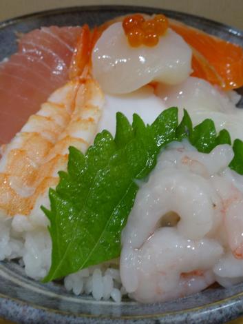 海鮮丼8種盛り