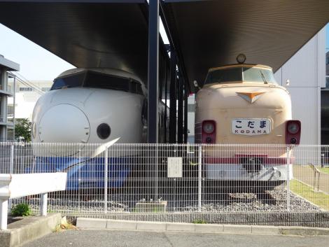 川崎重工兵庫工場の0系新幹線と151系こだま号