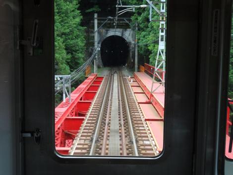 中古沢橋梁を車内から