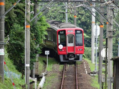 上古沢駅で列車交換