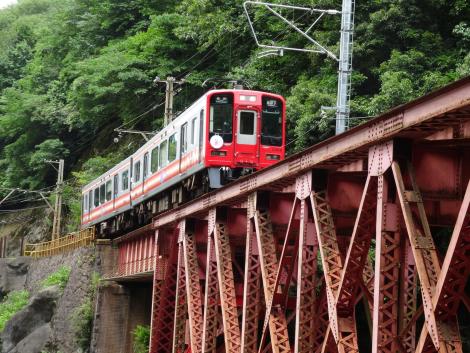 丹生川橋梁をわたります