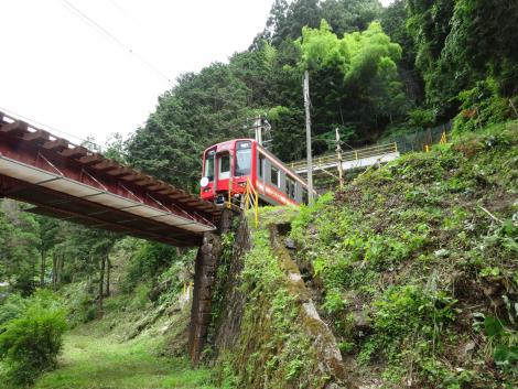 丹生川橋梁を渡りトンネルへ