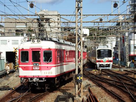 神鉄鈴蘭台駅同時発車