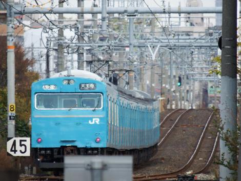 JR西阪和線103系HK607編成