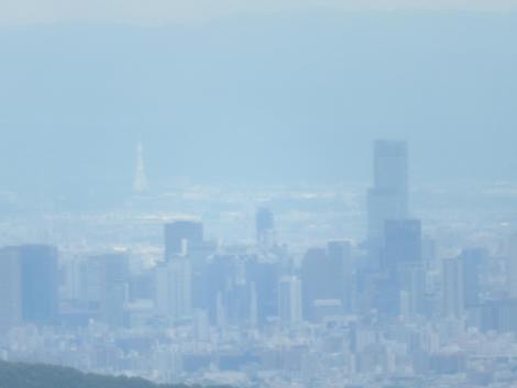 梅田のビル群とハルカス