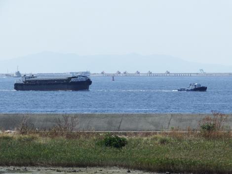 艀とタグボート