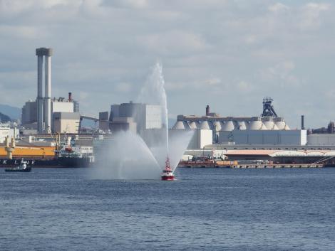 消防艇たかとり