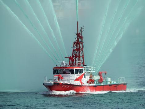 消防艇たかとり