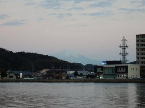 安来港から大山