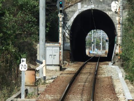 神鉄五社駅のトンネル