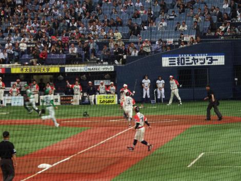 近鉄パスボールで同点に追いつく