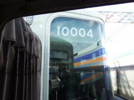 南海10000系の映り込み