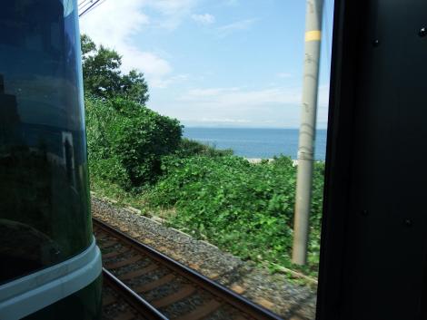 南海7000系連結部車窓