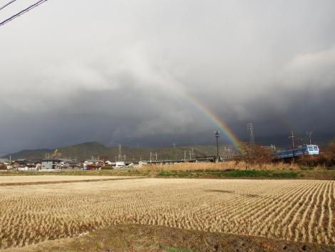 近江鉄道100系と虹