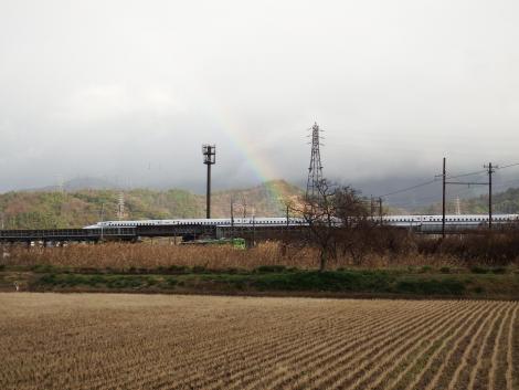 JR東海N700系と近江鉄道800系と虹