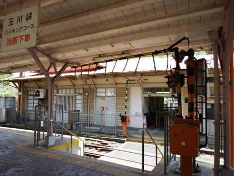 高野下駅の構内踏切