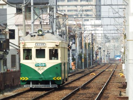阪堺モ166号とモ164号