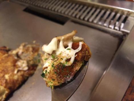 2.ソースとマヨネーズでお好み焼き風に