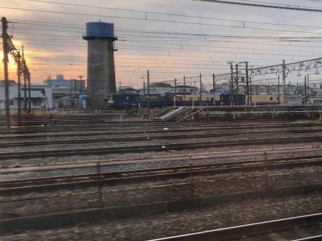 JR西 クモル145系とキヤ141系