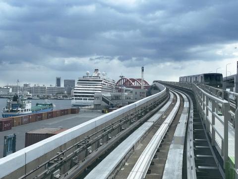 Seven Seas Explorer とポートライナー