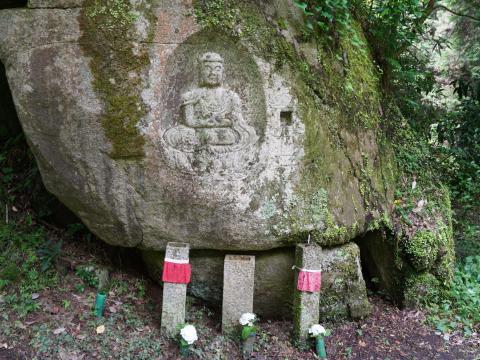 からすの壺二尊