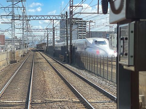 新幹線と併走する阪急9300系