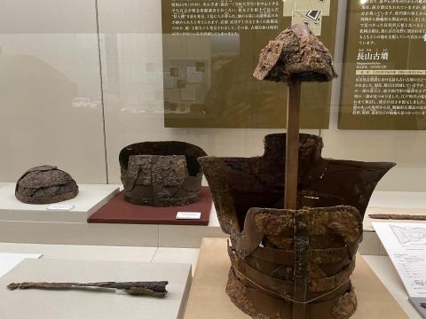 三角板革綴衝角付冑・三角板革綴襟付短甲