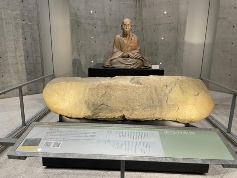 重源坐像と石樋