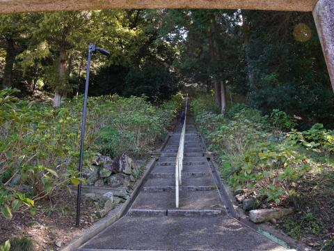 岩山宮への階段