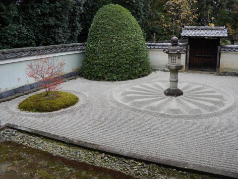 霊明殿の石灯籠