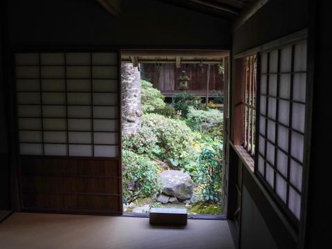茶室と庭