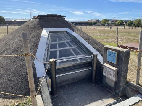 土屋根をもつ小竪穴