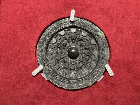 画文帯環状乳神獣鏡