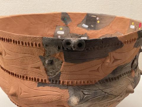 フクロウ意匠貼付鉢形土器