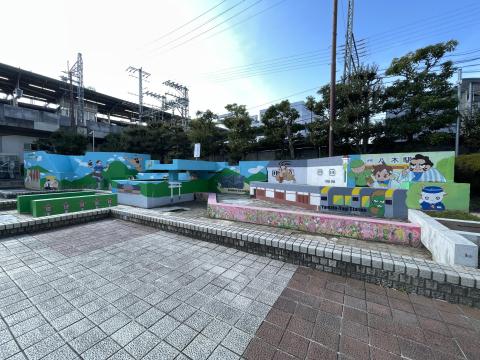八木駅北側噴水広場