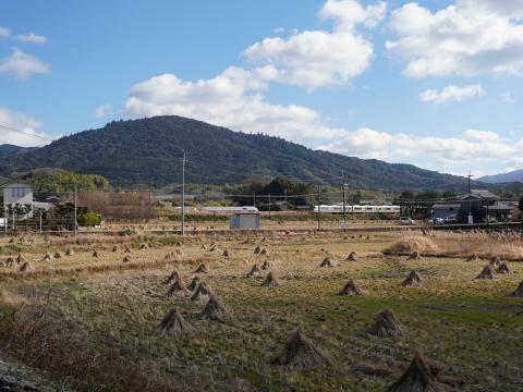 三輪山とJR西221系