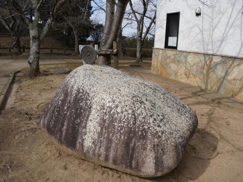 黒塚古墳展示館