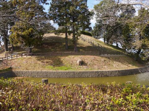 黒塚古墳展示館
