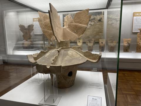 庵寺山古墳出土の蓋形埴輪