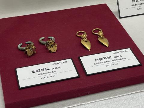 新羅の金製耳飾