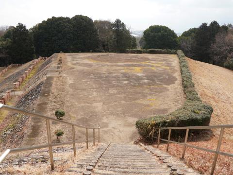 ナガレ山古墳後円部から前方部