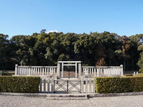 太田茶臼山古墳（継体天皇三嶋藍野陵）