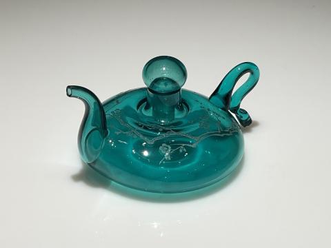 ぎやまん彫り梅枝文緑色ガラス手つき水注