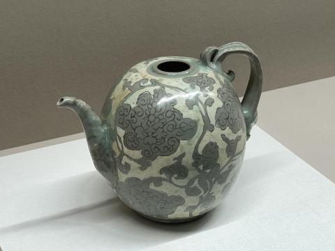 重要文化財 青磁象嵌同時宝相華唐草文水注