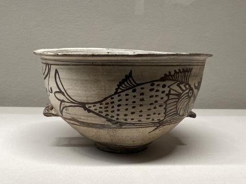 粉青鉄絵魚文深鉢