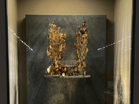 金銅製冠（復元）