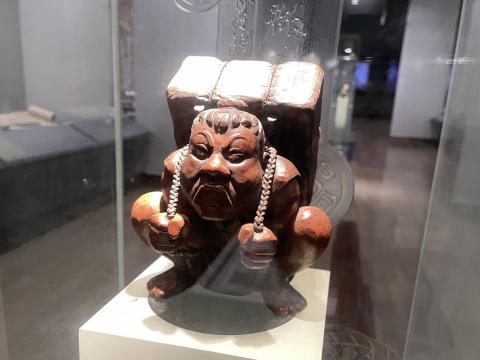 税を都に運ぶ農民