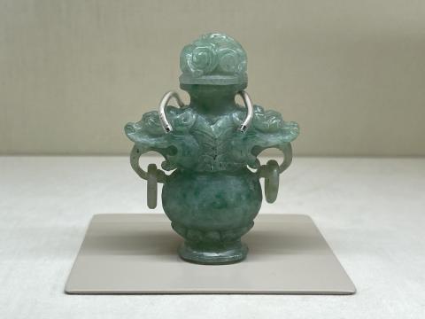 玉龍耳遊環鼻煙壺