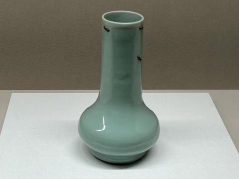 青磁長頸瓶銘「鎹」