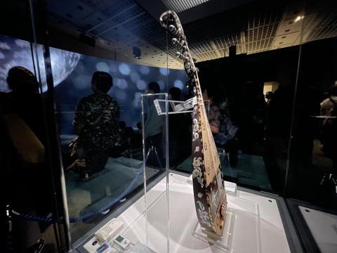 螺鈿紫檀五絃琵琶